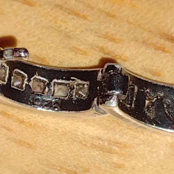 One earring - Picture 5 of 5